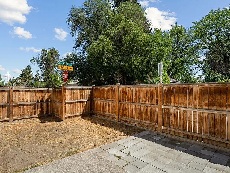 1064 SE Leonel Ln — Photo 46