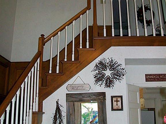 FABULOUS 2 STORY ENTRY