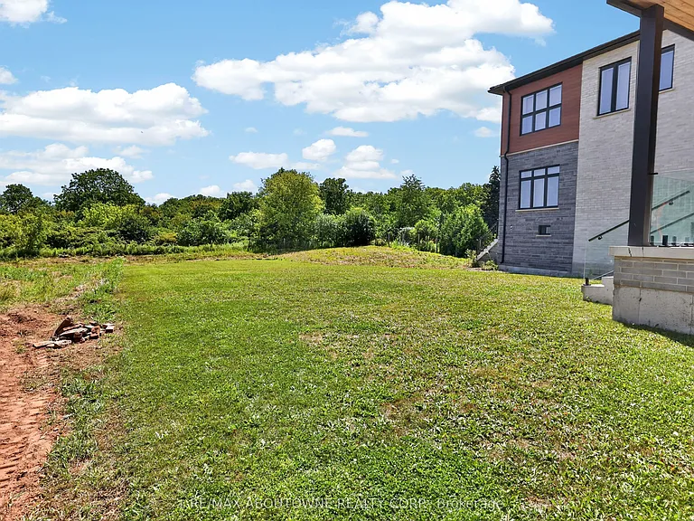 70 Upper Mount Albion Rd — Photo 41