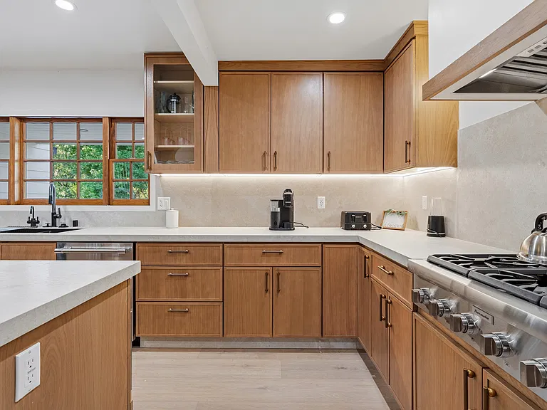 5835 Hillview Park Ave — Photo 43
