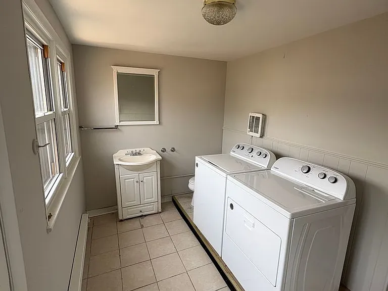 75 Harry St — Photo 4