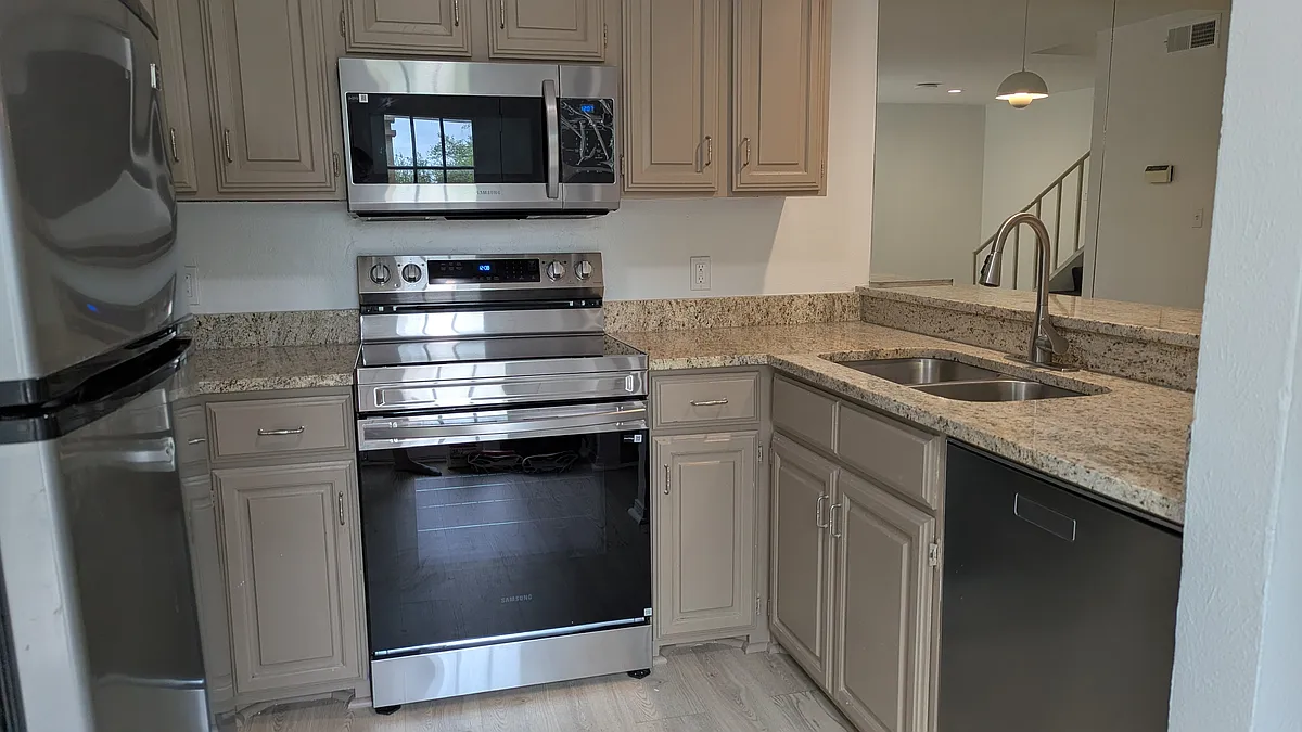 Building Photo - 5200 Martel Ave #7D