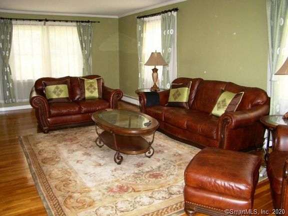 2nd image of 28 Laurel Ledge Ct
