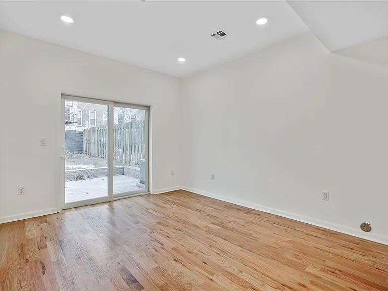 300 Halladay St #1 — Photo 15