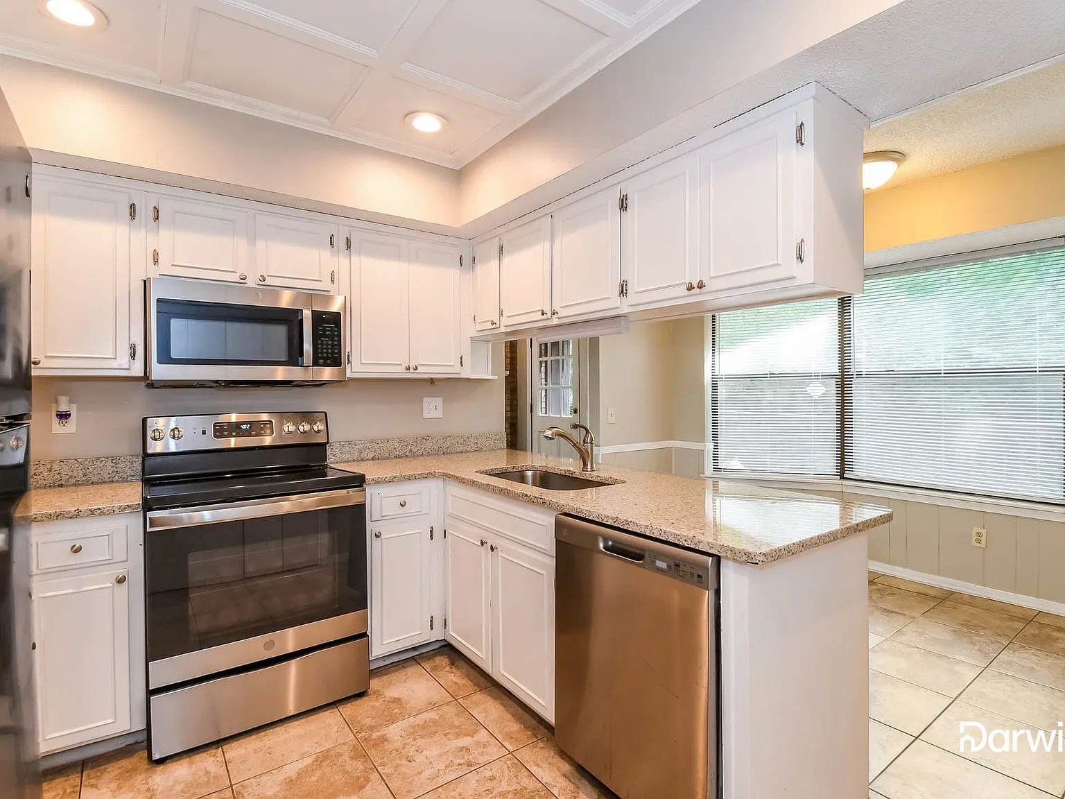 3 bed, 2.0 bath, 1736 sqft, $1,995 — Photo 2