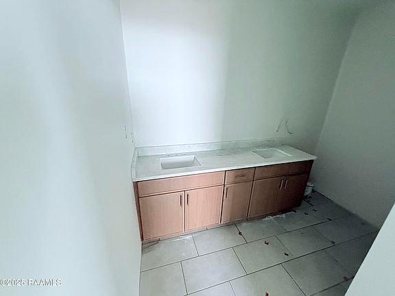 5th image of 211 Berchman Oaks Dr