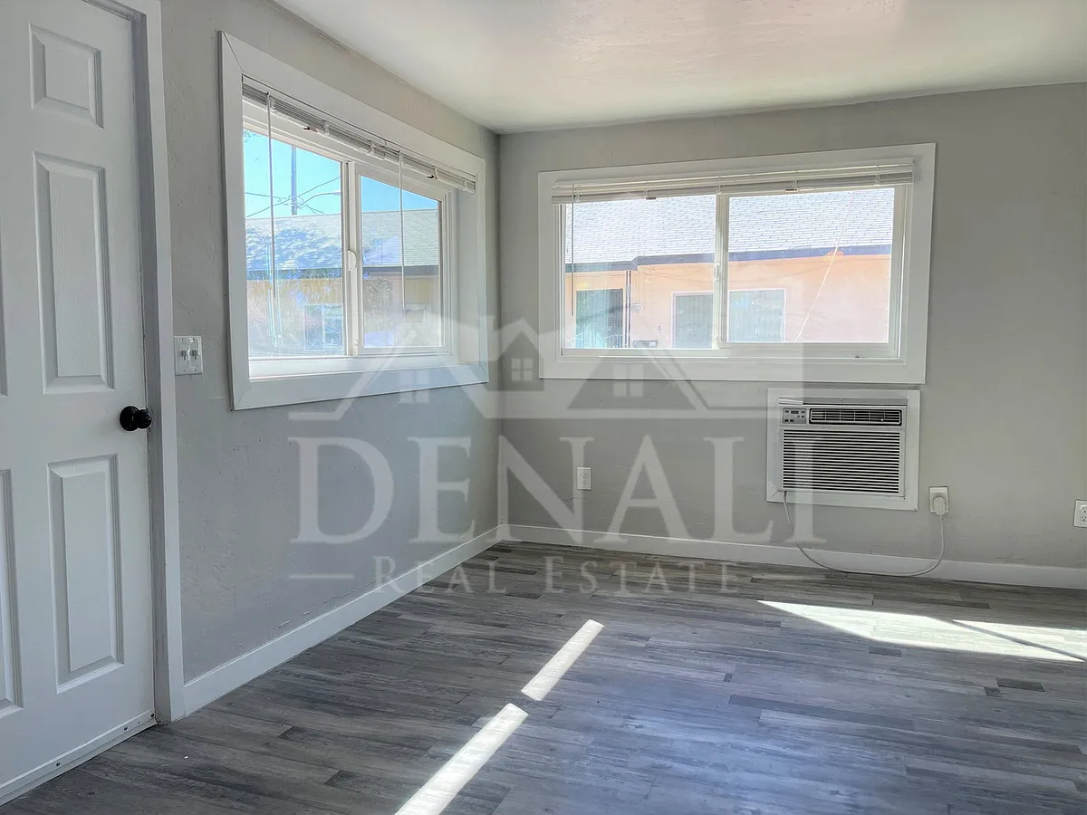 Building Photo - 1125 E Devonshire Ave #4