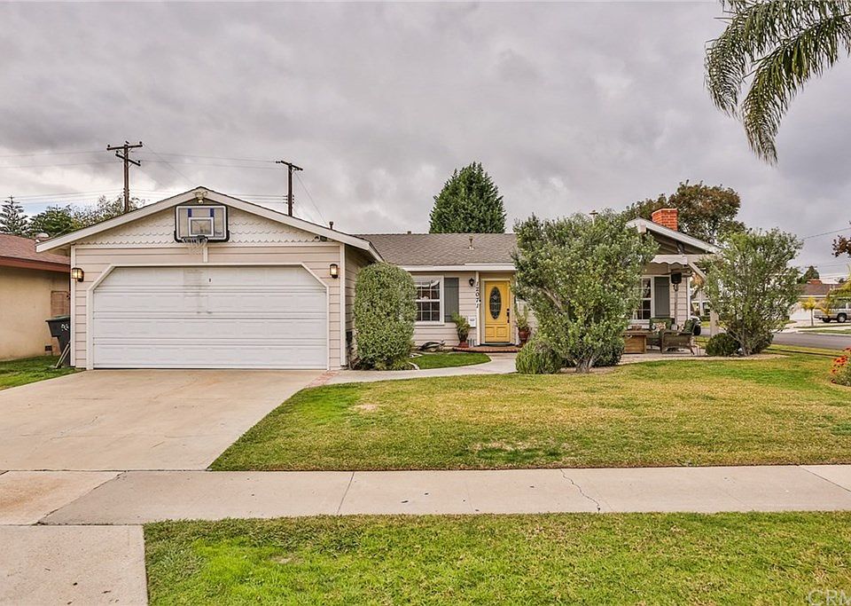 2nd image of 12071 Sapphire St