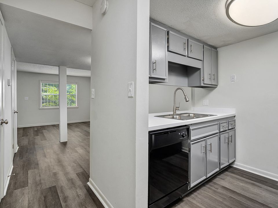 Willow - Kitchen to Living Room