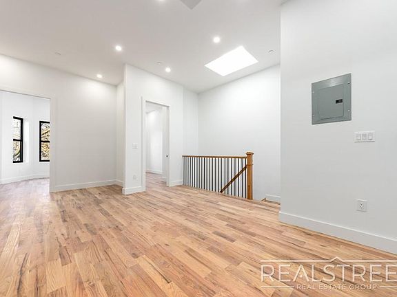 4th image of 1274 Jefferson Ave APT 3