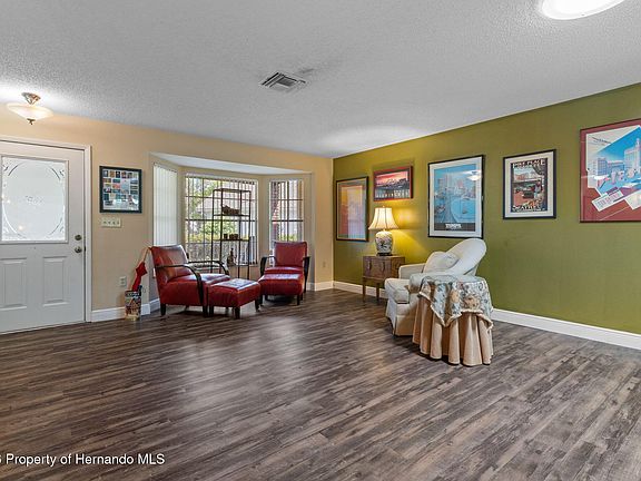 5th image of 2681 Royal Ridge Dr