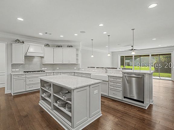 3rd image of 257 Dawnbrook Ct