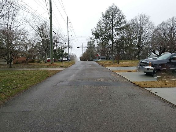 4th image of 904 Linda Dr SE
