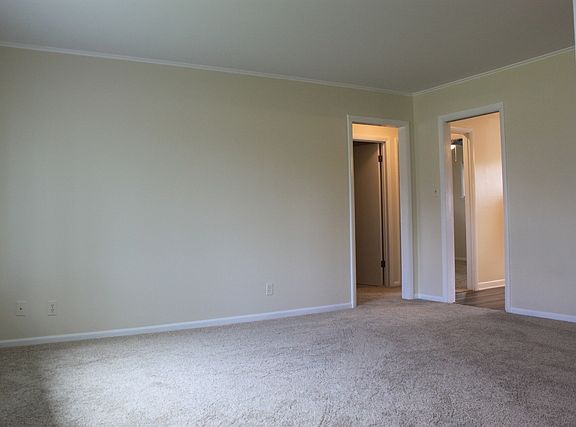 4th image of 63 Pine Ct