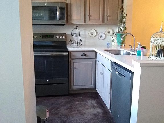 4th image of 292 Palmetto Ct
