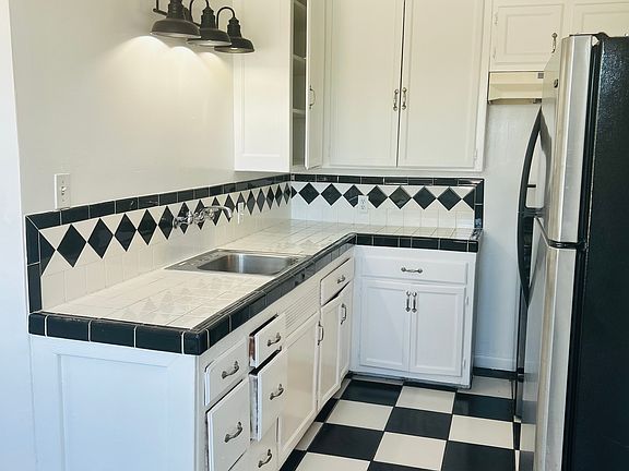 3rd image of 1041 Everett Pl #7