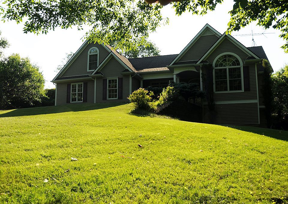 2nd image of 392 Rolling View Dr