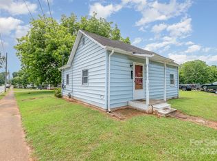 617 E B St, Newton, NC 28658