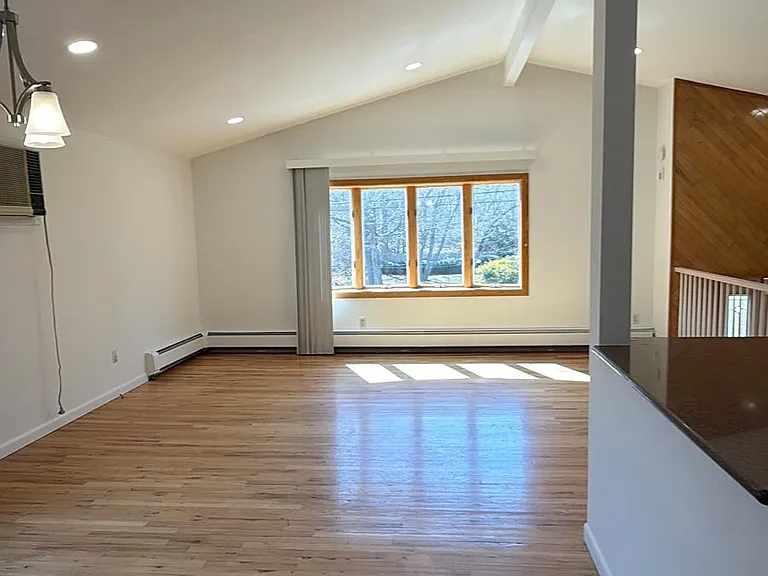 124 Auborn Ave — Photo 4