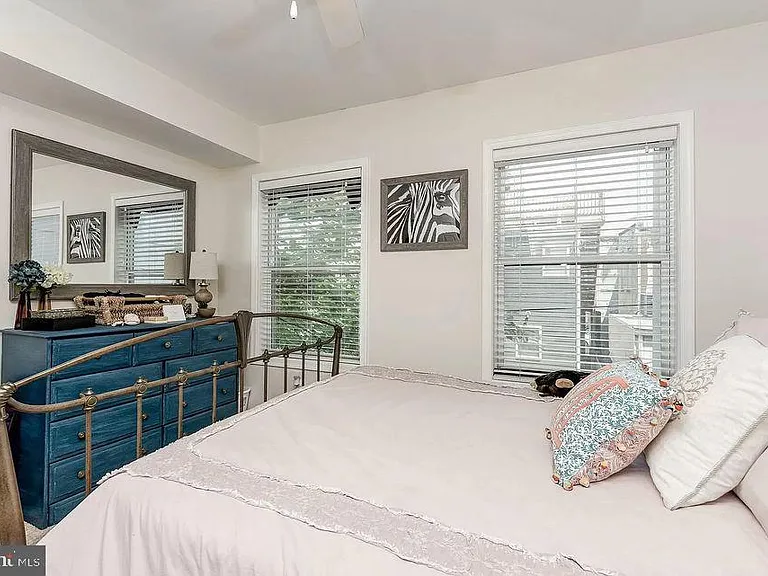1019 S Streeper St — Photo 21