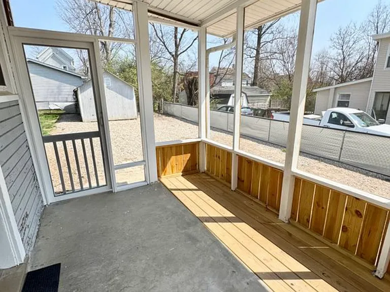 6828 Kenton Ave — Photo 15