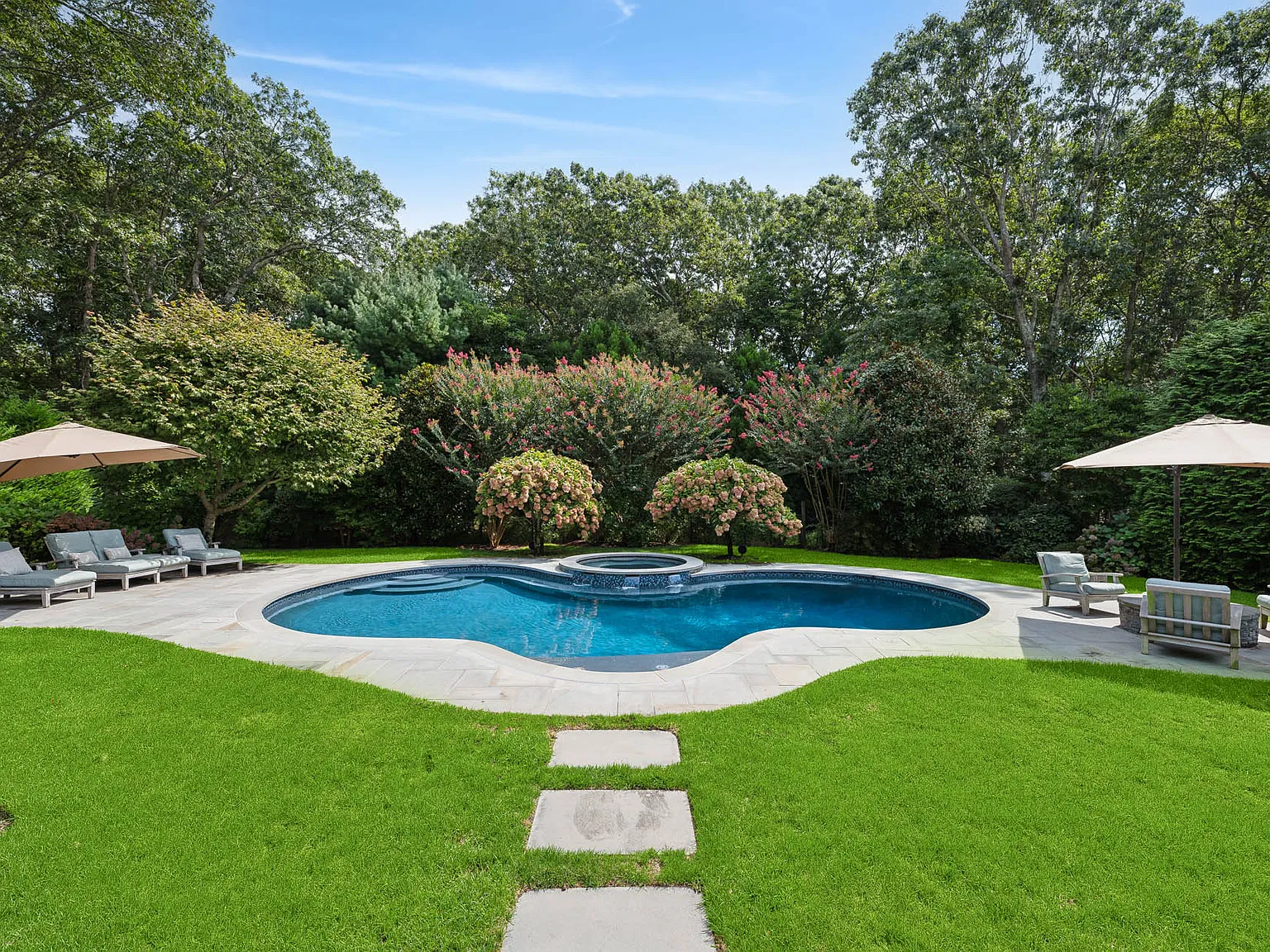 Elevated Summer Escape — Photo 3