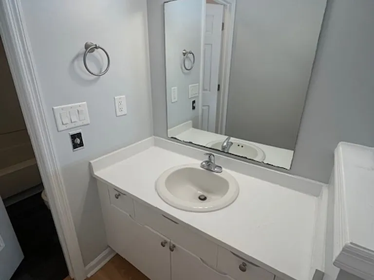 1843 Savannah Ct — Photo 18