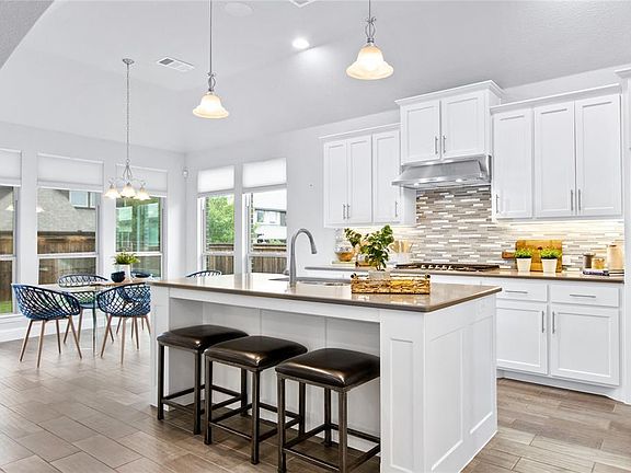 4th image of 2200 Sutton Park Ave
