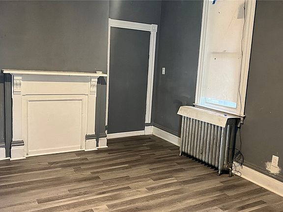 4th image of 409 Larimer Ave