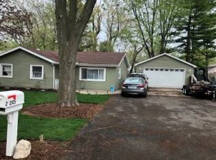 26205 N Oak Ave, Mundelein, IL