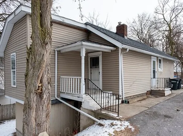 832 1/2 5th Ave, Coraopolis, PA 15108