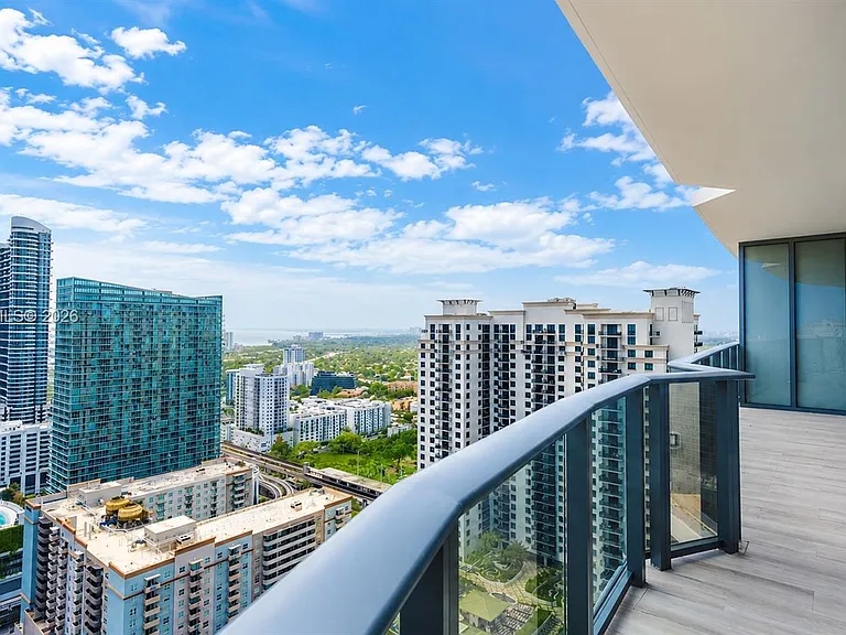 45 SW 9th St #3303 — Photo 3