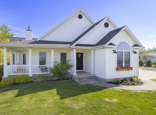 3041 Rhinestone Dr, Riverside, IA 52327