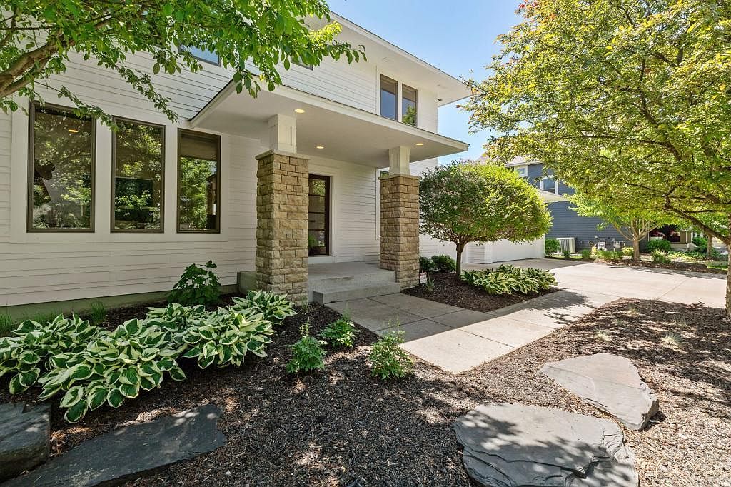 洋書 IN PERFECT SHAPE 2275 Fieldstone Curv, Woodbury, MN 55129 | Zillow