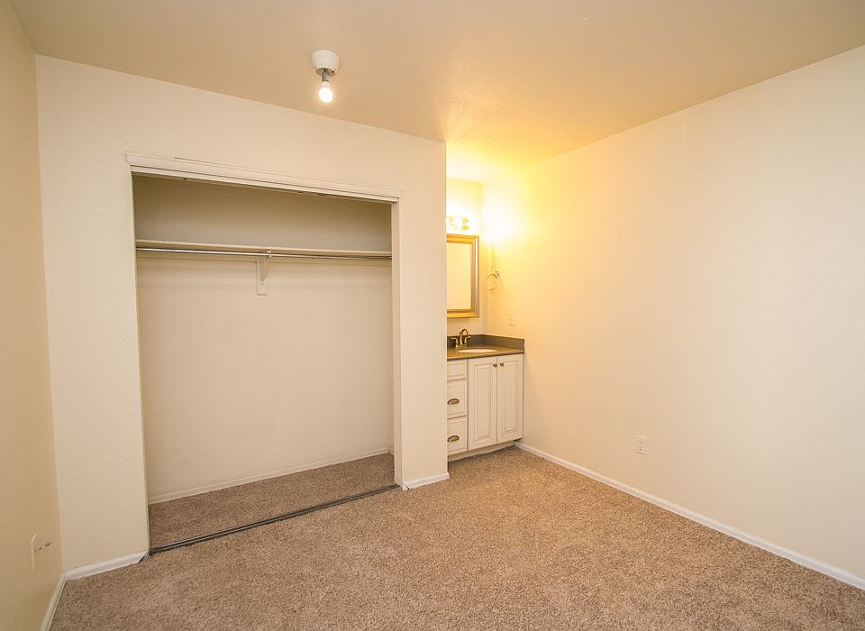 1919 Arapahoe Ave Bedroom