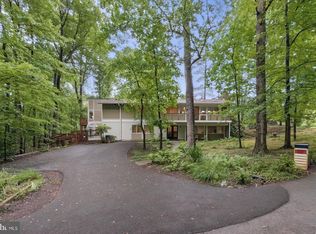 8 Park Overlook Ct, Bethesda, MD 20817