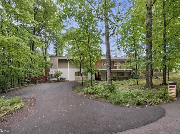 8 Park Overlook Ct, Bethesda, MD 20817