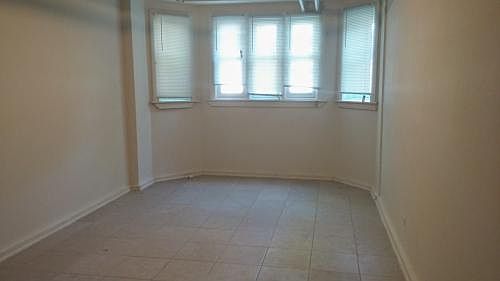 2nd image of 9006 S Escanaba Ave #Gdn