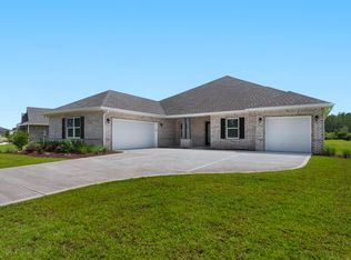 943 Coastal Breeze Dr, Freeport, FL 32439