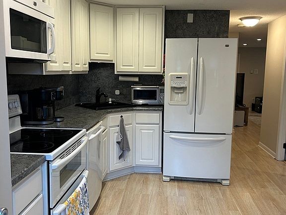4th image of 83 Nicholas Rd APT D