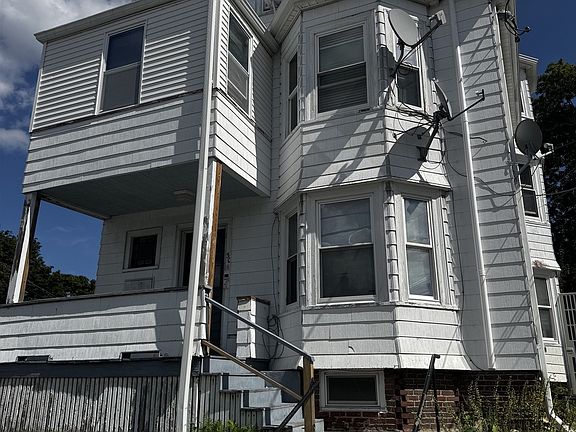 3rd image of 27 Hume Ave
