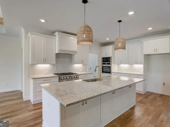 437 Riverbend Ln, Bogart, GA 30622