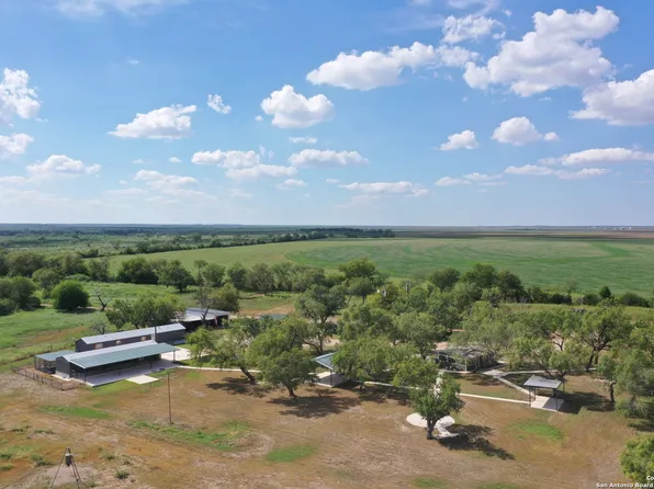 16070 FM 140, Pearsall, TX 78061