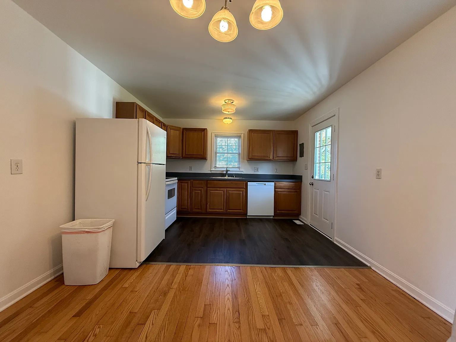3 bed, 1850 sqft, $2,000 — Photo 4