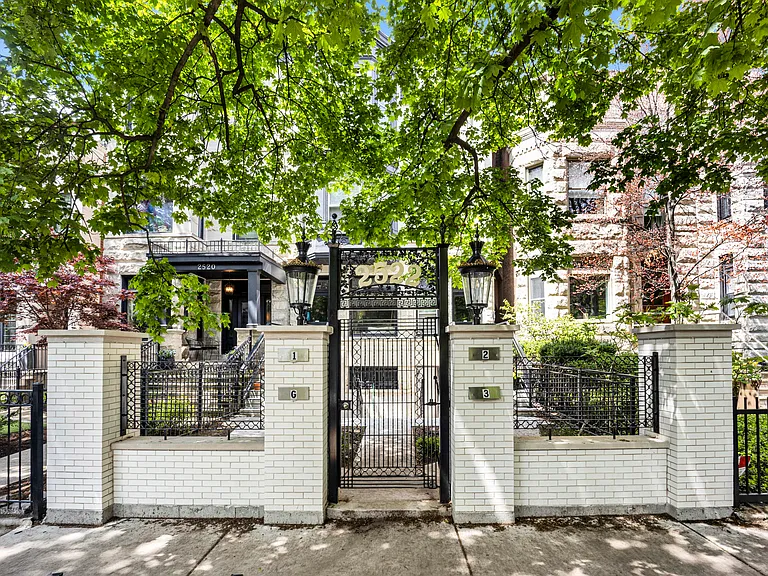 2522 N Burling St #2 — Photo 3