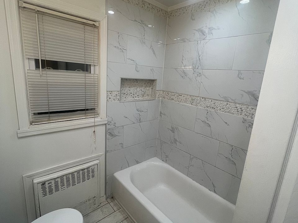 1st image of 118-120 Isabella Ave #2