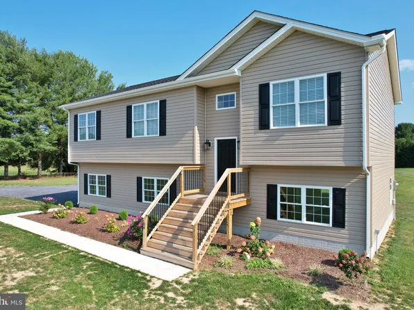 84 Wesley Chapel Dr, Edinburg, VA 22824