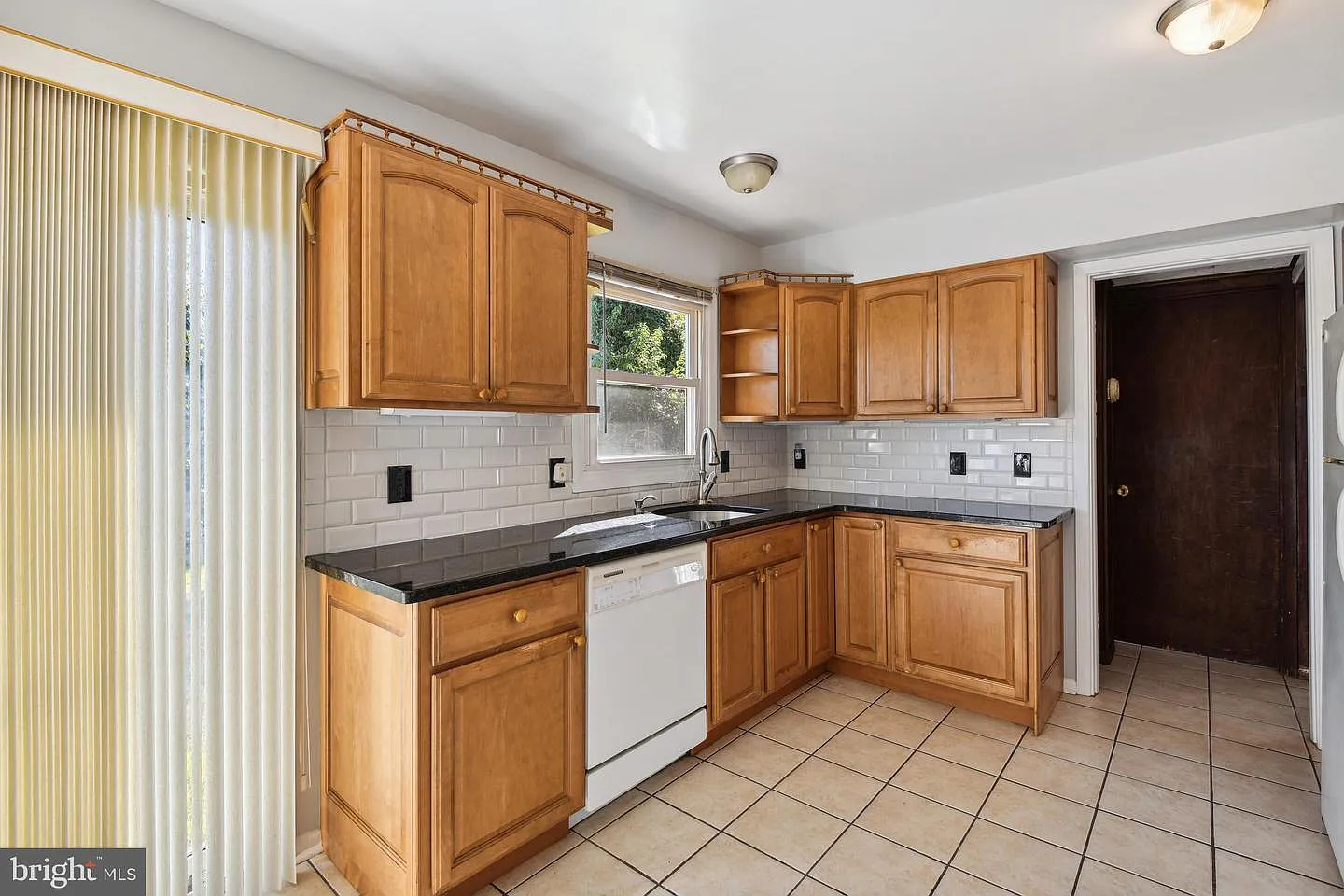 5 bed, 1512 sqft, $3,995 — Photo 4