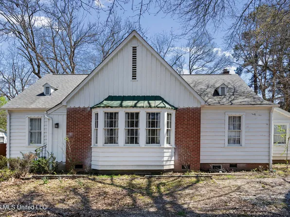 155 N Randolph St, Holly Springs, MS 38635