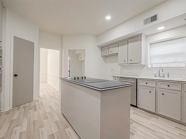1015 Sugar Lakes Dr — Photo 12
